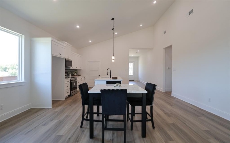 5545 S Hampshire Boulevard, Fort Worth, TX 76112, 4 Habitaciones Habitaciones , ,2 BañosBaños,Residential,En Venta,5545 S Hampshire Boulevard,21012520