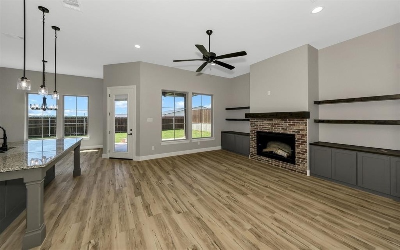 103 Hall Street, Glen Rose, TX 76043, 4 Habitaciones Habitaciones , ,2 BañosBaños,Residential,En Venta,103 Hall Street,21012947