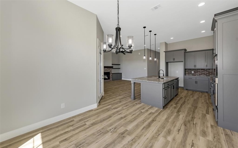 103 Hall Street, Glen Rose, TX 76043, 4 Habitaciones Habitaciones , ,2 BañosBaños,Residential,En Venta,103 Hall Street,21012947