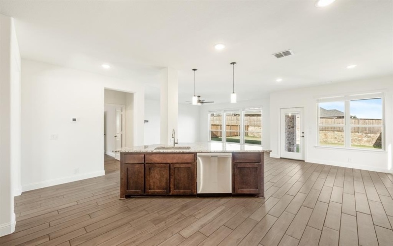 137 Verbena Ridge Drive, Fort Worth, TX 76131, 5 Habitaciones Habitaciones , ,3 BañosBaños,Residential,En Venta,137 Verbena Ridge Drive,21012971