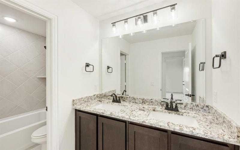 137 Verbena Ridge Drive, Fort Worth, TX 76131, 5 Habitaciones Habitaciones , ,3 BañosBaños,Residential,En Venta,137 Verbena Ridge Drive,21012971