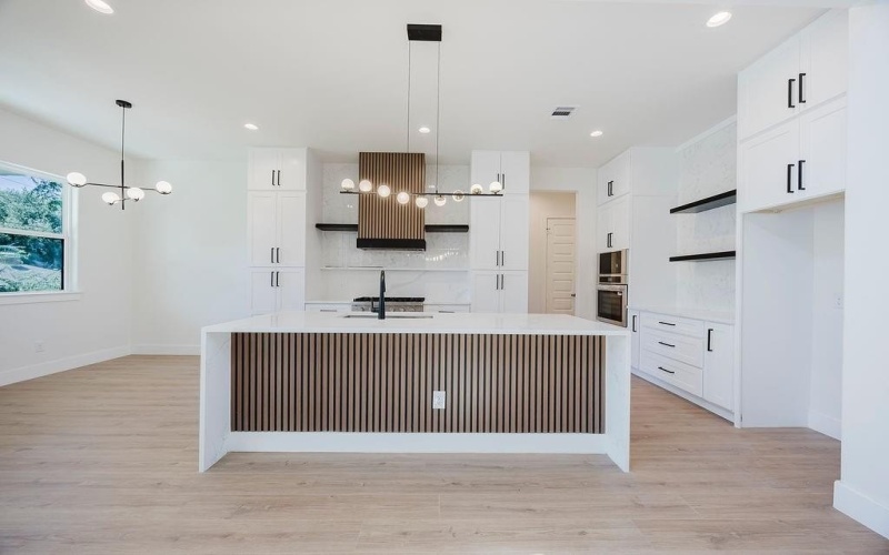 2416 Jewell Drive, Arlington, TX 76016, 4 Habitaciones Habitaciones , ,5 BañosBaños,Residential,En Venta,2416 Jewell Drive,21013052