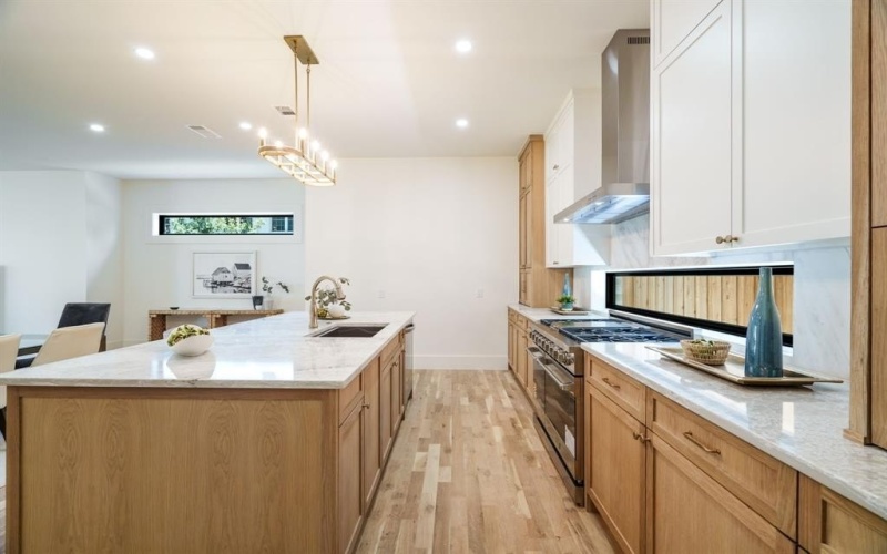 5836 Kenwood Avenue, Dallas, TX 75206, 5 Bedrooms Bedrooms, ,5 BathroomsBathrooms,Residential,For Sale,5836 Kenwood Avenue,21013386