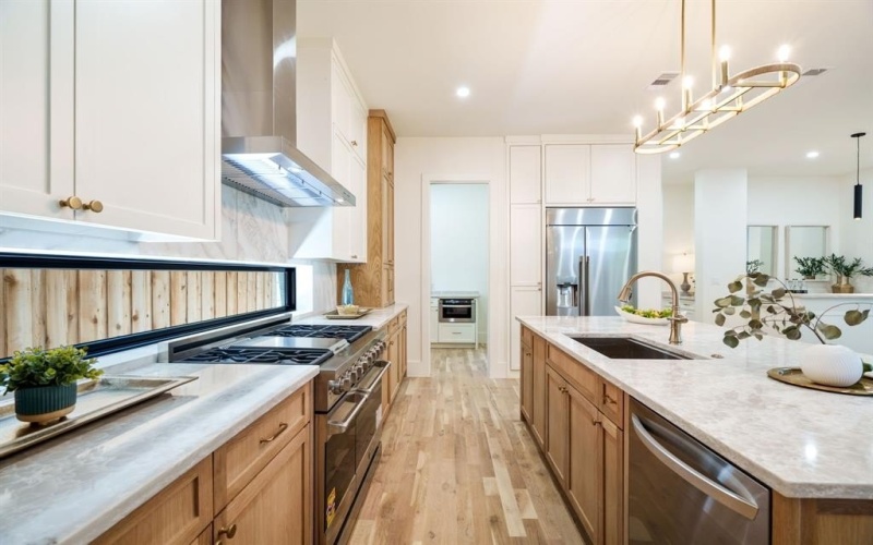 5836 Kenwood Avenue, Dallas, TX 75206, 5 Bedrooms Bedrooms, ,5 BathroomsBathrooms,Residential,For Sale,5836 Kenwood Avenue,21013386
