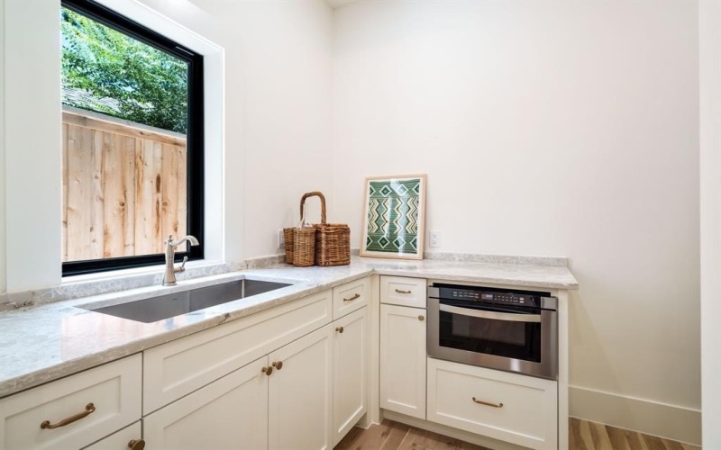 5836 Kenwood Avenue, Dallas, TX 75206, 5 Bedrooms Bedrooms, ,5 BathroomsBathrooms,Residential,For Sale,5836 Kenwood Avenue,21013386