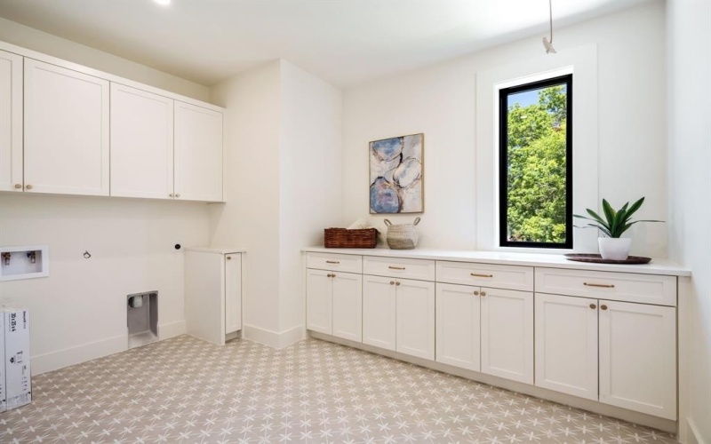 5836 Kenwood Avenue, Dallas, TX 75206, 5 Bedrooms Bedrooms, ,5 BathroomsBathrooms,Residential,For Sale,5836 Kenwood Avenue,21013386