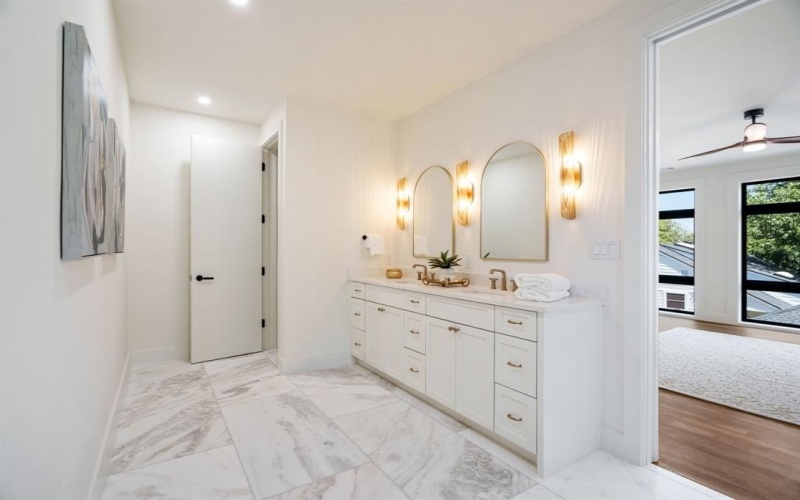 5836 Kenwood Avenue, Dallas, TX 75206, 5 Bedrooms Bedrooms, ,5 BathroomsBathrooms,Residential,For Sale,5836 Kenwood Avenue,21013386