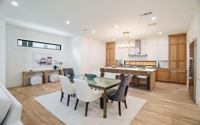 5836 Kenwood Avenue, Dallas, TX 75206, 5 Bedrooms Bedrooms, ,5 BathroomsBathrooms,Residential,For Sale,5836 Kenwood Avenue,21013386