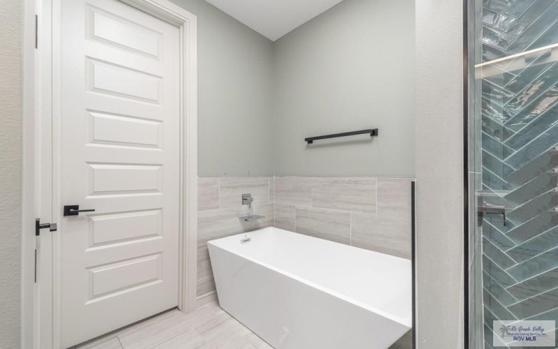 2101 NEW COMBES RD, HARLINGEN, TX 78550, ,Residential Multi Family,For Sale,2101 NEW COMBES RD,29762661
