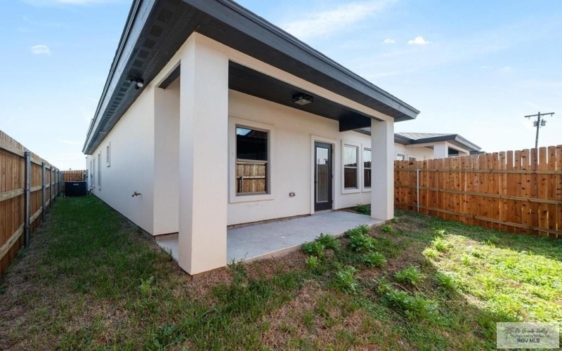 2101 NEW COMBES RD, HARLINGEN, TX 78550, ,Residential Multi Family,For Sale,2101 NEW COMBES RD,29762661