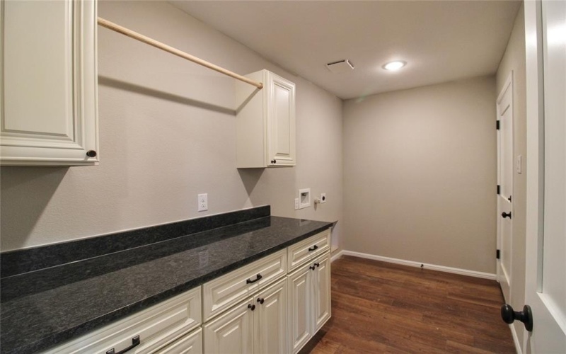 1416 Oak Valley, Denton, TX 76209, 4 Bedrooms Bedrooms, ,2 BathroomsBathrooms,Residential,For Sale,1416 Oak Valley,0,20982087