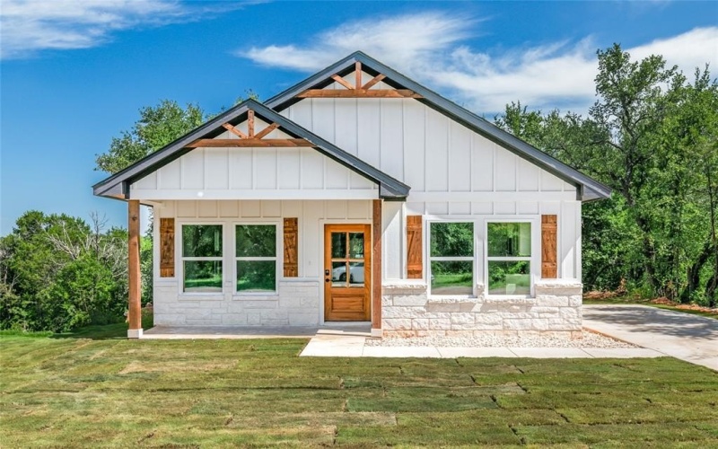 807 Arrowhead Drive, Granbury, TX 76137, 3 Habitaciones Habitaciones , ,2 BañosBaños,Residential,En Venta,807 Arrowhead Drive,21012680