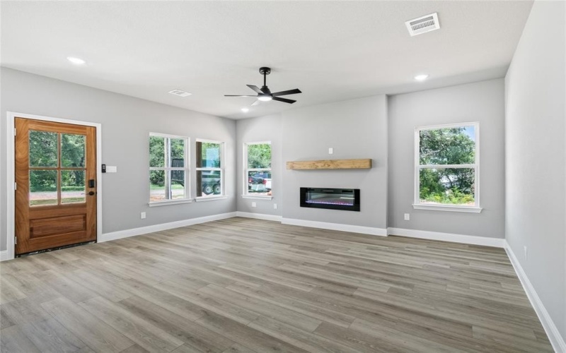 807 Arrowhead Drive, Granbury, TX 76137, 3 Habitaciones Habitaciones , ,2 BañosBaños,Residential,En Venta,807 Arrowhead Drive,21012680