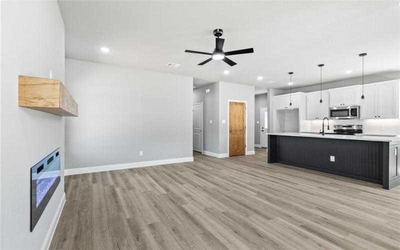 807 Arrowhead Drive, Granbury, TX 76137, 3 Habitaciones Habitaciones , ,2 BañosBaños,Residential,En Venta,807 Arrowhead Drive,21012680