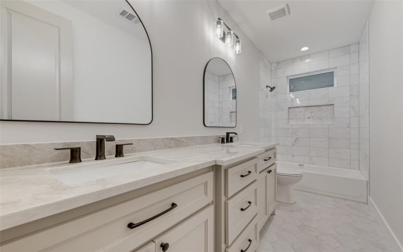 900 Red Oak Creek Drive, Ovilla, TX 75154, 5 Bedrooms Bedrooms, ,2 BathroomsBathrooms,Residential,For Sale,900 Red Oak Creek Drive,21012900