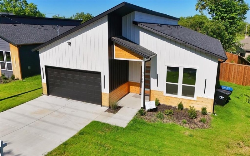3210 Houston Street, Greenville, TX 75401, 4 Bedrooms Bedrooms, ,2 BathroomsBathrooms,Residential,For Sale,3210 Houston Street,21013644