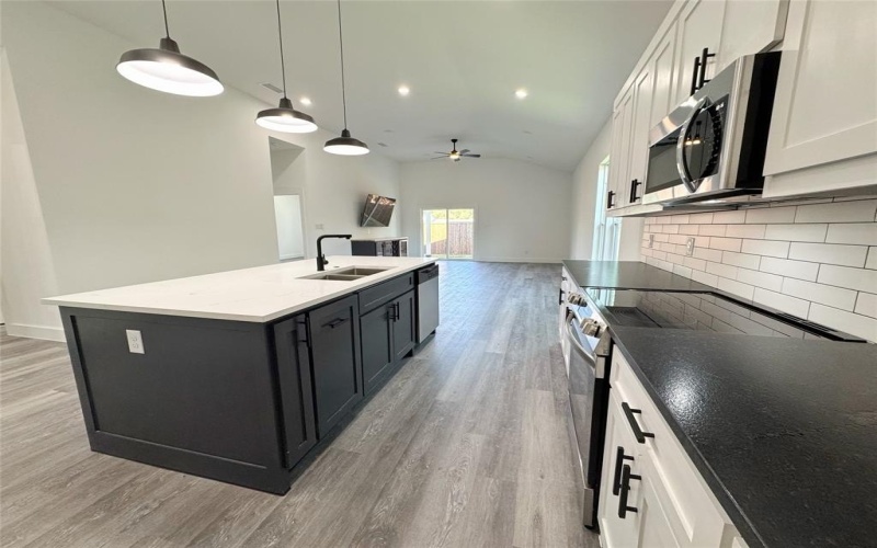 3210 Houston Street, Greenville, TX 75401, 4 Bedrooms Bedrooms, ,2 BathroomsBathrooms,Residential,For Sale,3210 Houston Street,21013644