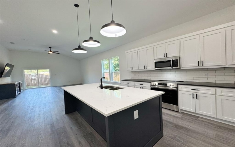 3210 Houston Street, Greenville, TX 75401, 4 Bedrooms Bedrooms, ,2 BathroomsBathrooms,Residential,For Sale,3210 Houston Street,21013644