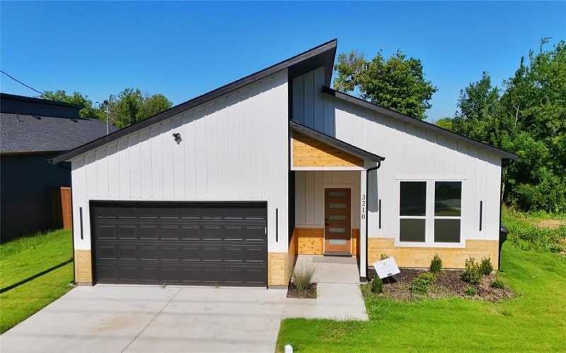 3210 Houston Street, Greenville, TX 75401, 4 Bedrooms Bedrooms, ,2 BathroomsBathrooms,Residential,For Sale,3210 Houston Street,21013644