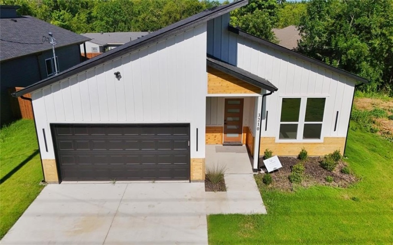3210 Houston Street, Greenville, TX 75401, 4 Bedrooms Bedrooms, ,2 BathroomsBathrooms,Residential,For Sale,3210 Houston Street,21013644