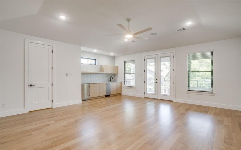 3914 W 5th Street, Fort Worth, TX 76107, 4 Bedrooms Bedrooms, ,3 BathroomsBathrooms,Residential,For Sale,3914 W 5th Street,21013717