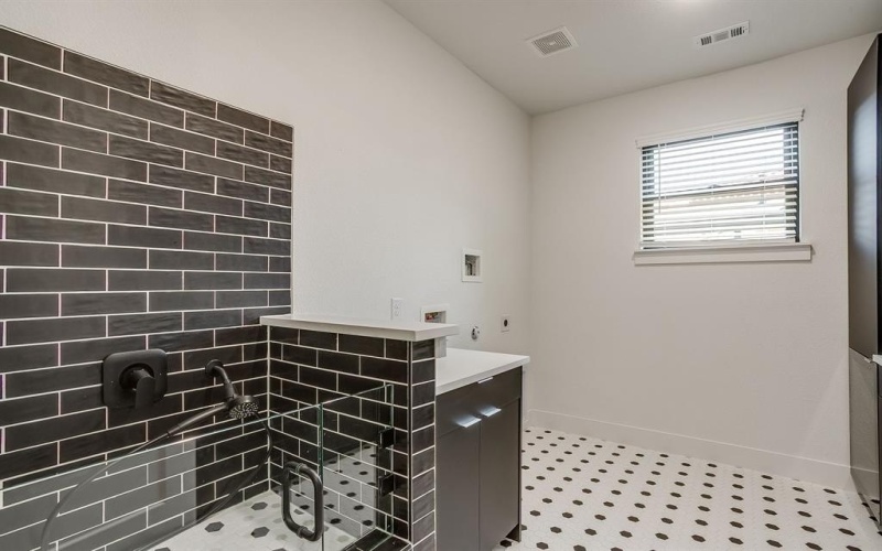 3914 W 5th Street, Fort Worth, TX 76107, 4 Bedrooms Bedrooms, ,3 BathroomsBathrooms,Residential,For Sale,3914 W 5th Street,21013717