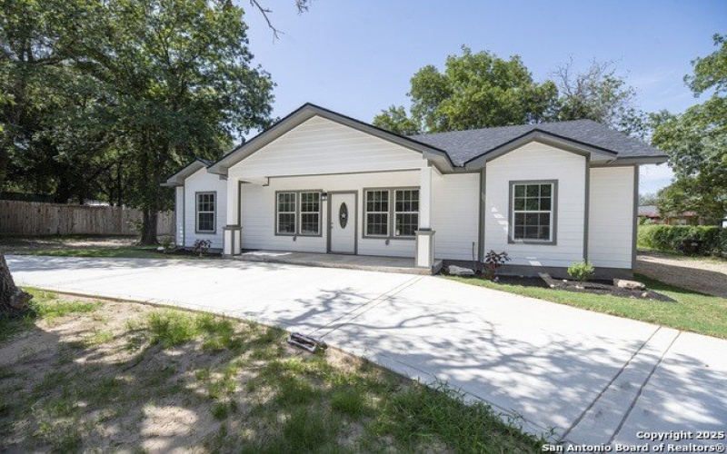 3811 Waterwood Pass, Elmendorf, TX 78112, 3 Bedrooms Bedrooms, ,2 BathroomsBathrooms,Residential,For Sale,3811 Waterwood Pass,1887581