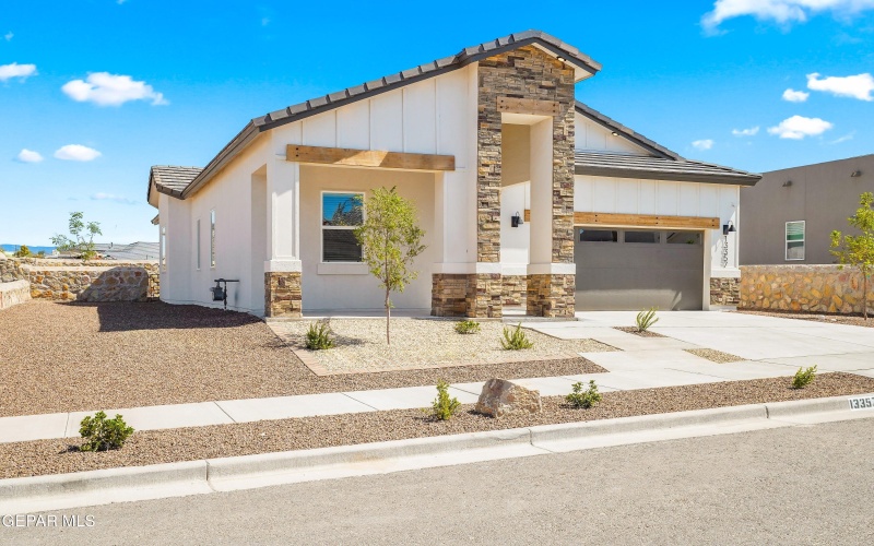 13357 Emerald Glass Drive, Horizon City, TX 79928, 4 Bedrooms Bedrooms, ,2 BathroomsBathrooms,Residential,For Sale,13357 Emerald Glass Drive,0,927265