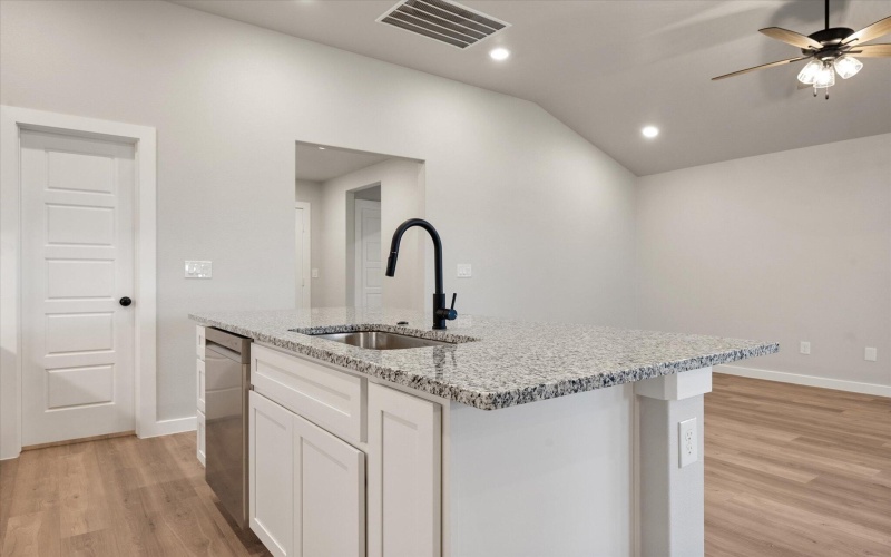 8609 29th Street, Lubbock, TX 79407, 4 Habitaciones Habitaciones , ,2 BañosBaños,Residential,En Venta,8609 29th Street,0,202558392