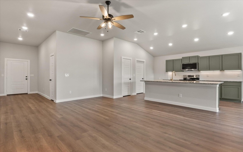1315 N Colton Avenue, Lubbock, TX 79416, 3 Bedrooms Bedrooms, ,2 BathroomsBathrooms,Residential,For Sale,1315 N Colton Avenue,0,202558410