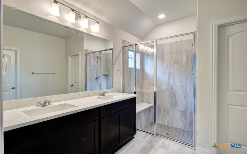 1657 Couser Avenue, New Braunfels, TX 78132, 4 Habitaciones Habitaciones , ,3 BañosBaños,Residential,En Venta,1657 Couser Avenue,0,587744