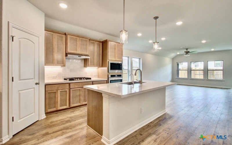 1657 Couser Avenue, New Braunfels, TX 78132, 4 Habitaciones Habitaciones , ,3 BañosBaños,Residential,En Venta,1657 Couser Avenue,0,587744