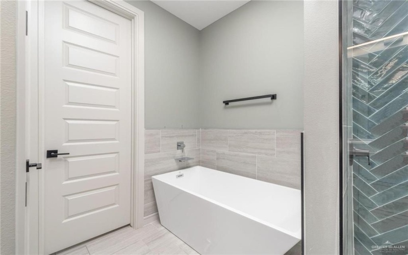 2101 New Combes Road, Harlingen, TX 78550, ,Residential Multi Family,For Sale,2101 New Combes Road,477091
