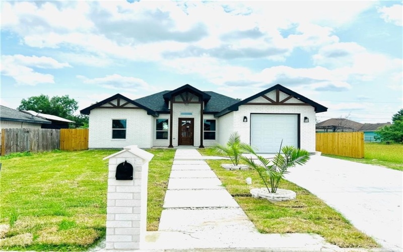 412 S Bowie Avenue, Elsa, TX 78538, 3 Habitaciones Habitaciones , ,2 BañosBaños,Residential,En Venta,412 S Bowie Avenue,477092