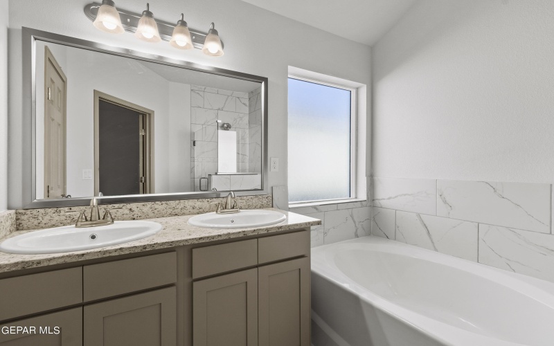 13989 Victory Sky Avenue, El Paso, TX 79928, 4 Habitaciones Habitaciones , ,3 BañosBaños,Residential,En Venta,13989 Victory Sky Avenue,909719