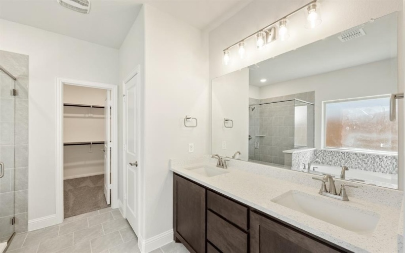 816 Yosemite Drive, DeSoto, TX 75115, 5 Bedrooms Bedrooms, ,3 BathroomsBathrooms,Residential,For Sale,816 Yosemite Drive,0,21014395
