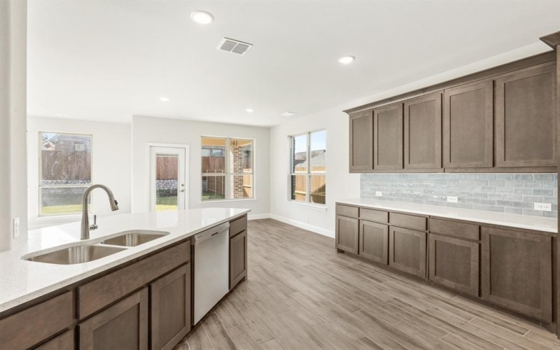 816 Yosemite Drive, DeSoto, TX 75115, 5 Bedrooms Bedrooms, ,3 BathroomsBathrooms,Residential,For Sale,816 Yosemite Drive,0,21014395