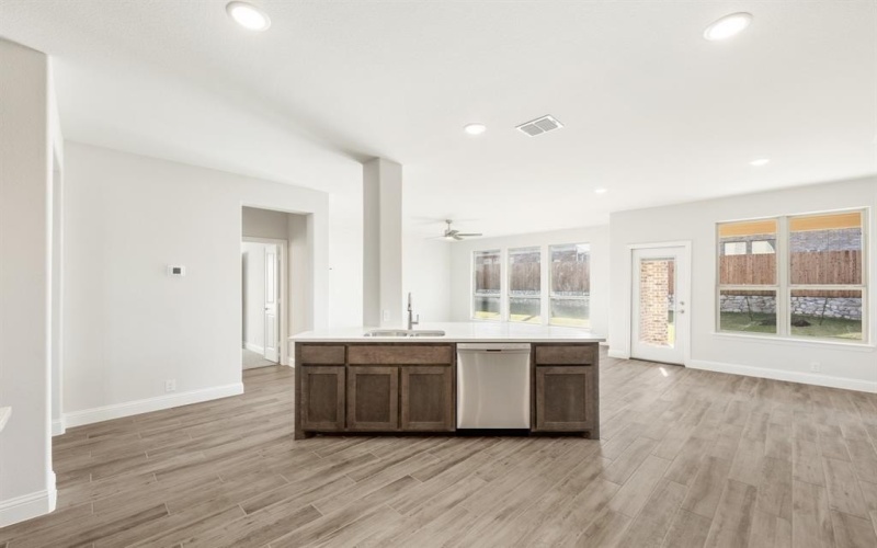 816 Yosemite Drive, DeSoto, TX 75115, 5 Bedrooms Bedrooms, ,3 BathroomsBathrooms,Residential,For Sale,816 Yosemite Drive,0,21014395