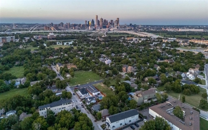 324 N Patton Avenue, Dallas, TX 75203, 3 Habitaciones Habitaciones , ,3 BañosBaños,Residential,En Venta,324 N Patton Avenue,0,21013820