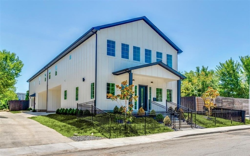 324 N Patton Avenue, Dallas, TX 75203, 3 Habitaciones Habitaciones , ,3 BañosBaños,Residential,En Venta,324 N Patton Avenue,0,21013820