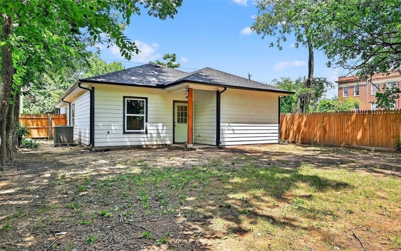 515 N East Street, Sherman, TX 75090, 3 Bedrooms Bedrooms, ,2 BathroomsBathrooms,Residential,For Sale,515 N East Street,21014302