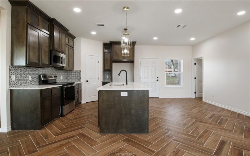 807 East Brown Street, Hearne, TX 77859, 3 Habitaciones Habitaciones , ,2 BañosBaños,Residential,En Venta,807 East Brown Street,25008378