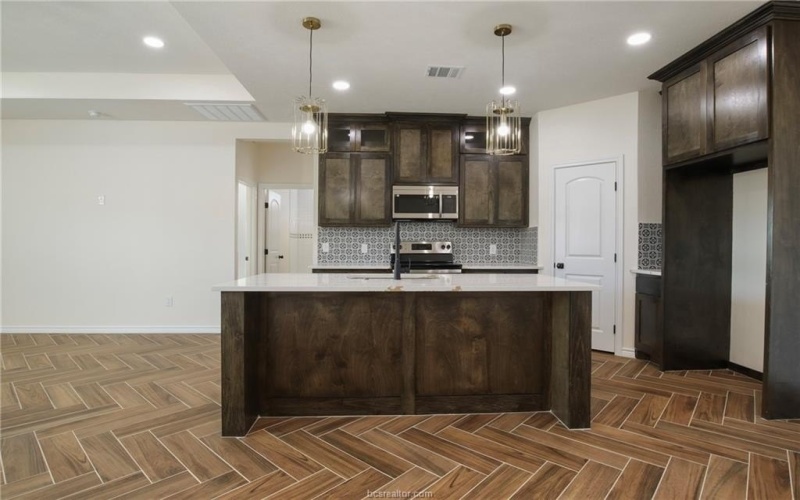 807 East Brown Street, Hearne, TX 77859, 3 Habitaciones Habitaciones , ,2 BañosBaños,Residential,En Venta,807 East Brown Street,25008378