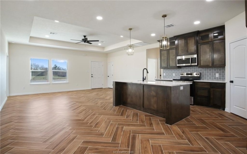 807 East Brown Street, Hearne, TX 77859, 3 Habitaciones Habitaciones , ,2 BañosBaños,Residential,En Venta,807 East Brown Street,25008378