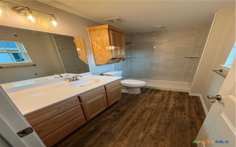 1710 East Avenue J, Lampasas, TX 76550, 3 Habitaciones Habitaciones , ,2 BañosBaños,Residential,En Venta,1710 East Avenue J,0,587998