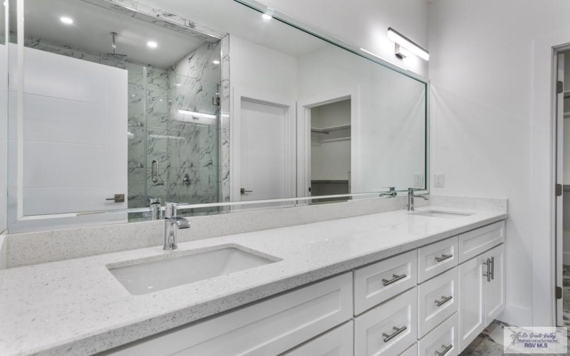 5613 HEDGEROW CT, BROWNSVILLE, TX 78526, 4 Bedrooms Bedrooms, ,3 BathroomsBathrooms,Residential,For Sale,5613 HEDGEROW CT,29767159