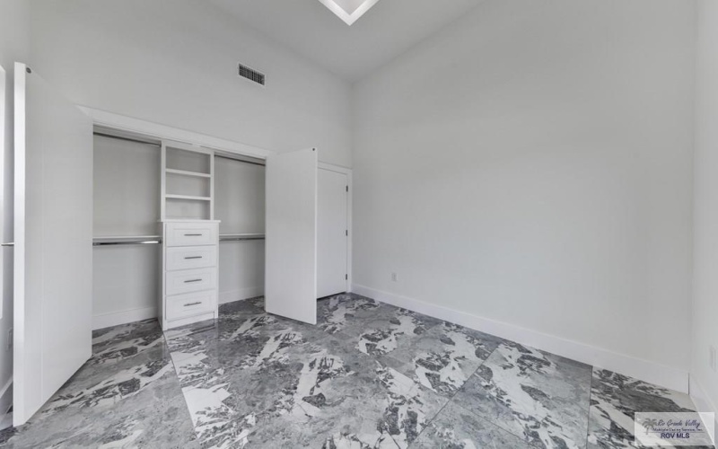 5613 HEDGEROW CT, BROWNSVILLE, TX 78526, 4 Bedrooms Bedrooms, ,3 BathroomsBathrooms,Residential,For Sale,5613 HEDGEROW CT,29767159