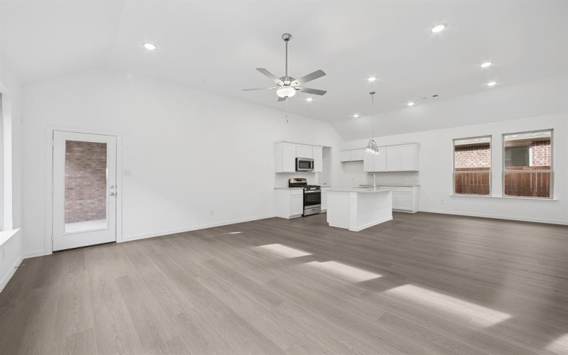 1032 South Hill Drive, Crowley, TX 76036, 3 Bedrooms Bedrooms, ,2 BathroomsBathrooms,Residential,For Sale,1032 South Hill Drive,0,21007075