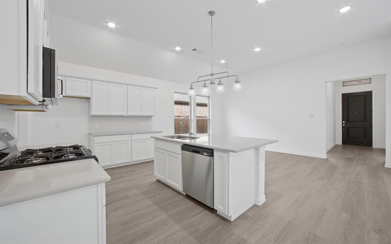 1032 South Hill Drive, Crowley, TX 76036, 3 Bedrooms Bedrooms, ,2 BathroomsBathrooms,Residential,For Sale,1032 South Hill Drive,0,21007075