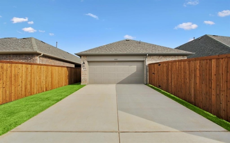 1032 South Hill Drive, Crowley, TX 76036, 3 Bedrooms Bedrooms, ,2 BathroomsBathrooms,Residential,For Sale,1032 South Hill Drive,0,21007075